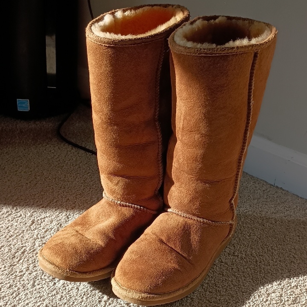 L.L. Bean Women's Tan Shearling Winter Boots - Picture 13 of 13